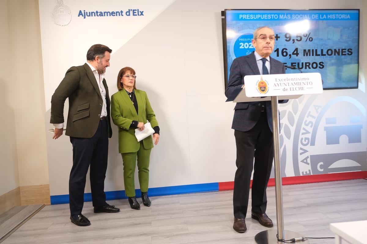 Pablo Ruz, Aurora Rodil y Francisco Soler, este lunes, en la presentación de los presupuestos.