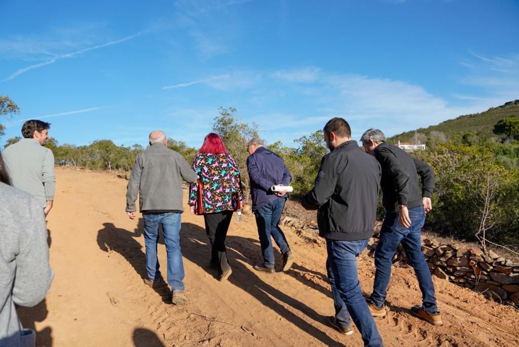 El alcalde de Cáceres y la consejera de Agricultura supervisan la limpieza de la Montaña