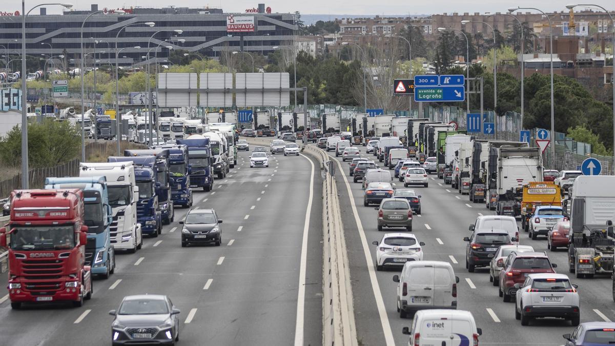 Aturada de transportistes autònoms i pimes