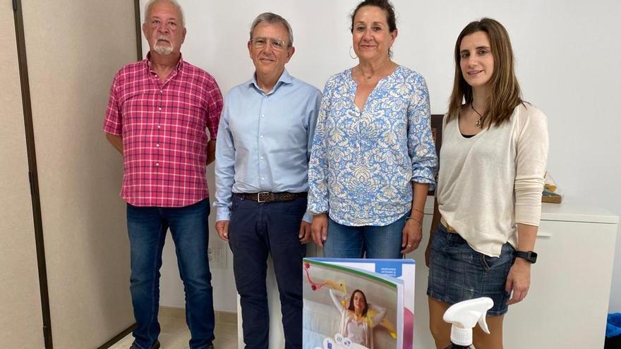 La presentación de la marca Ador con la presencia de la alcaldesa y el director general de la empresa