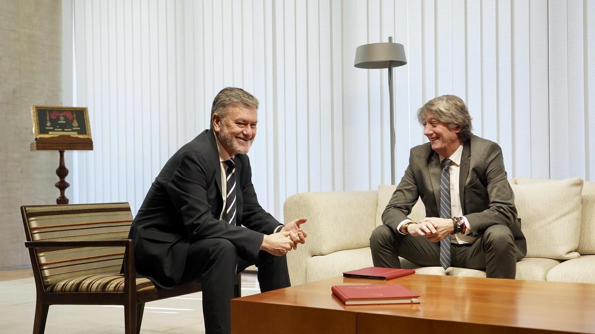 Reunión entre Carlos Martínez y el presidente de la Cortes