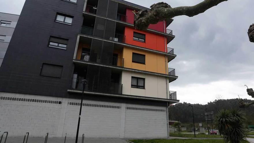 El edificio en cuyos bajos abrirá la nueva biblioteca.