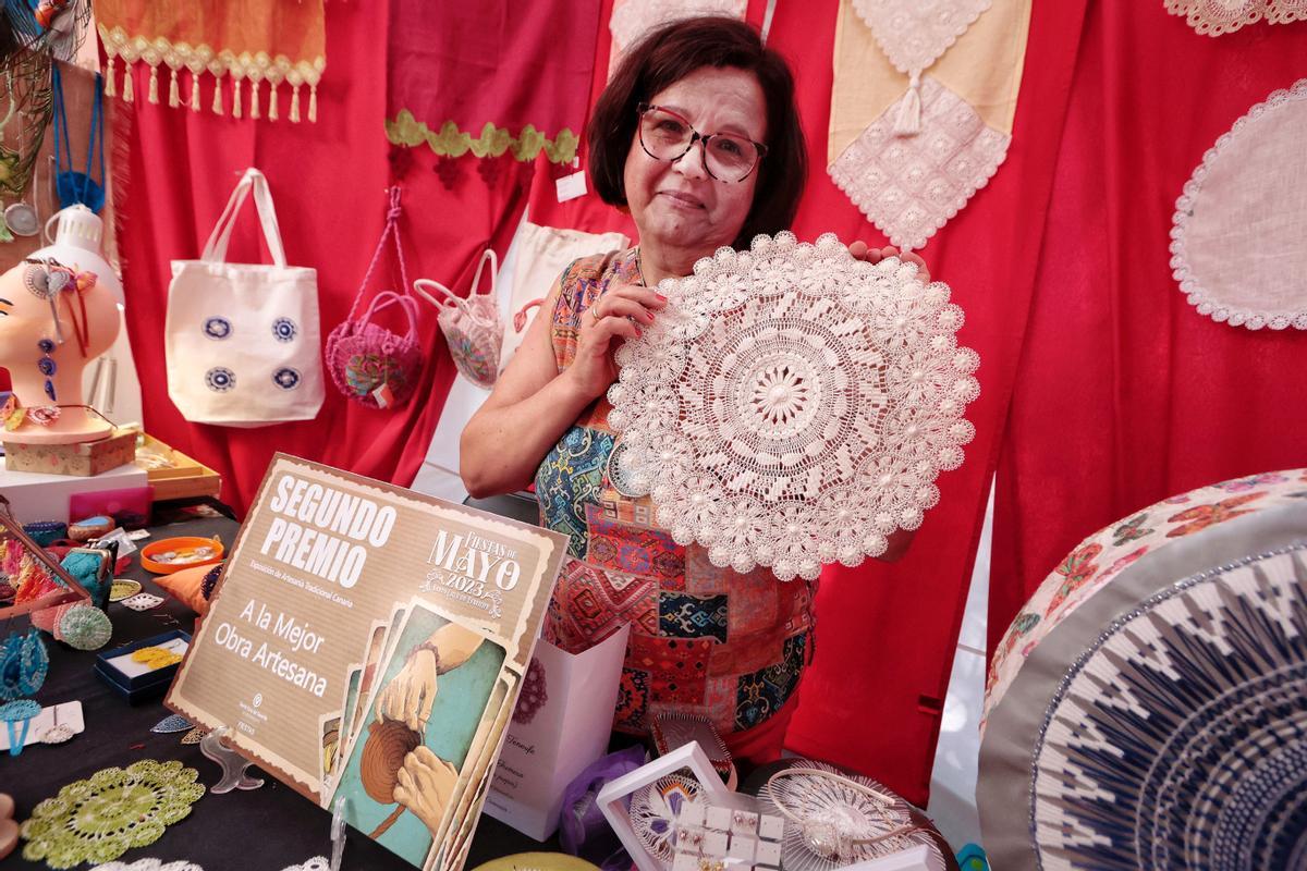 Carmen Rosa Fumero, segundo premio de Artesanía Tradicional con la roseta ‘Espiral’.