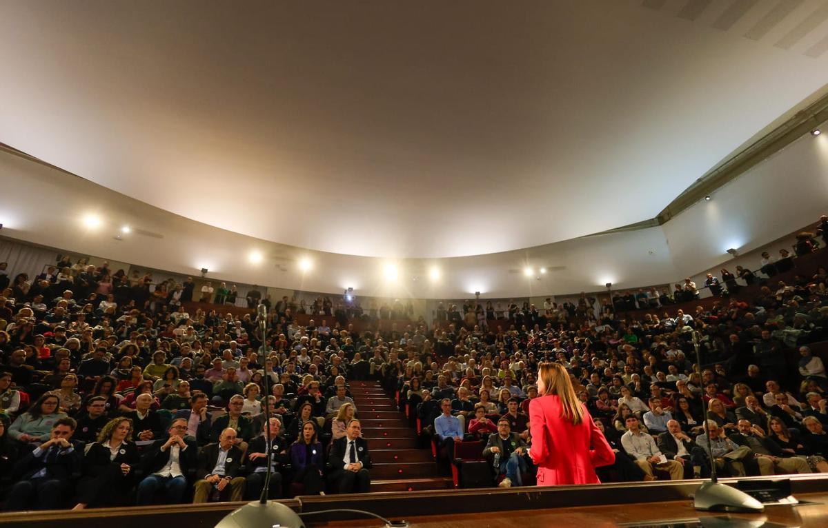 Ángeles Solanes en la presentación de su candidatura al rectorado de la UV