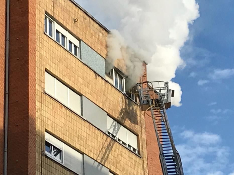 Espectacular incendio en Avilés