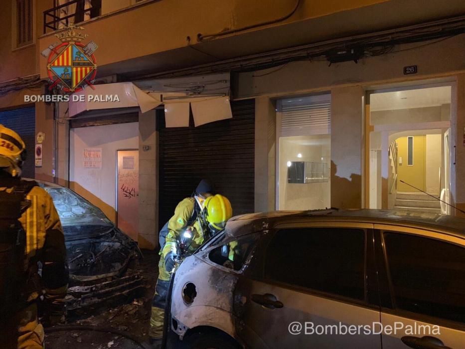 Incendian dos coches de madrugada en Palma