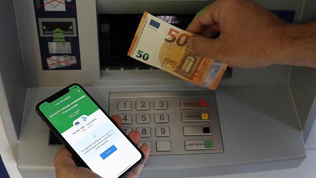 BBVA implanta la tecnología &#039;contactless&#039; en 160 cajeros de Valencia.