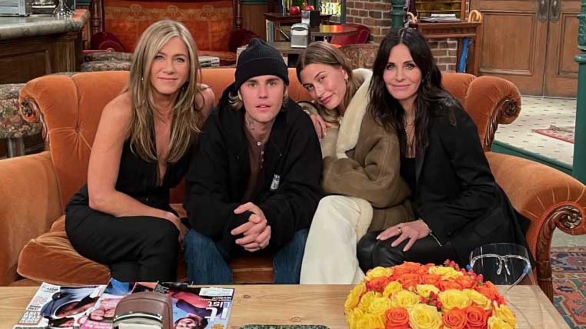 Jennifer Aniston, Justin Bieber, Hailey Bieber y Courteney Cox en el especial 'Friends: The Reunion'