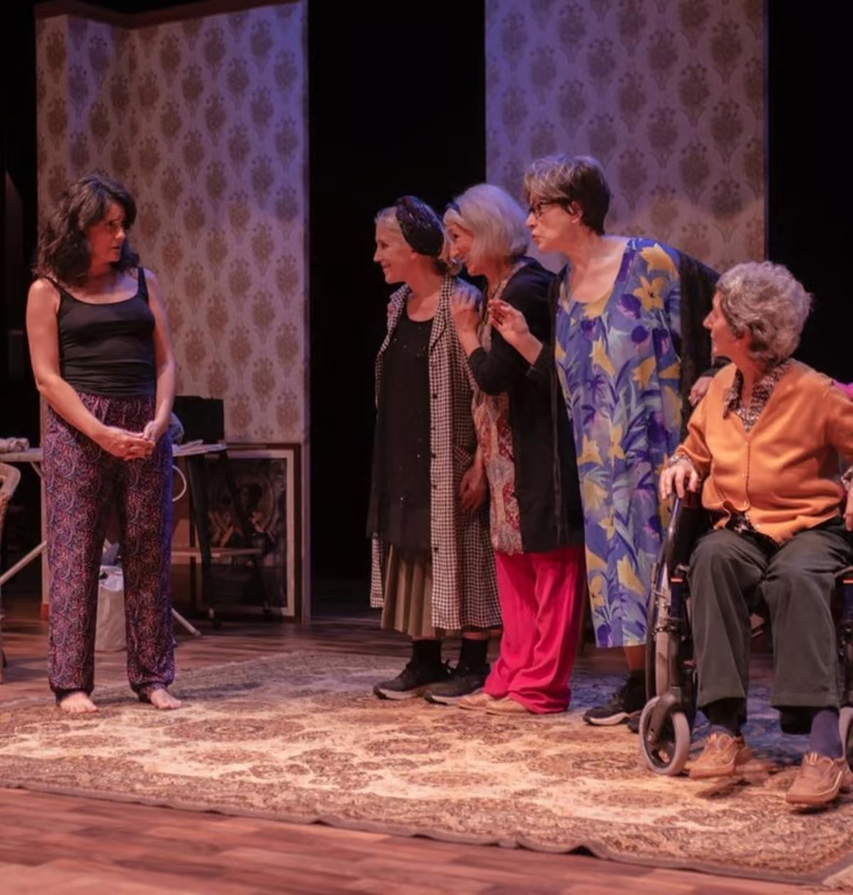 Un momento de "As Gardiás", a nova produción de Teatro de Ningures que se estrea o sábado no Auditorio de Cangas.