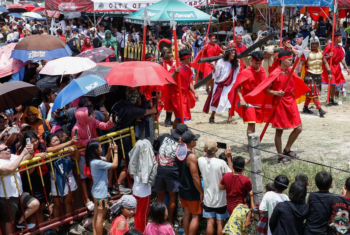 Las mejores imágenes de la pasión de Cristo recreada en Filipinas.