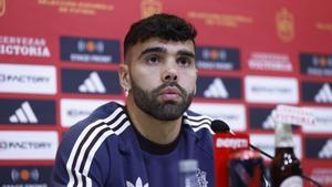 El portero de la selección española y el Arsenal, David Raya, en rueda de prensa.