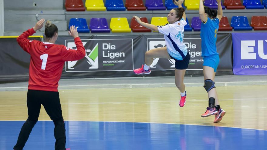 La categoría femenina contra la universidad rumana Ovidius.