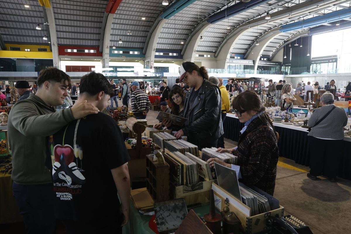 La inauguración de la feria de antigüedades en el pabellón de La Magdalena