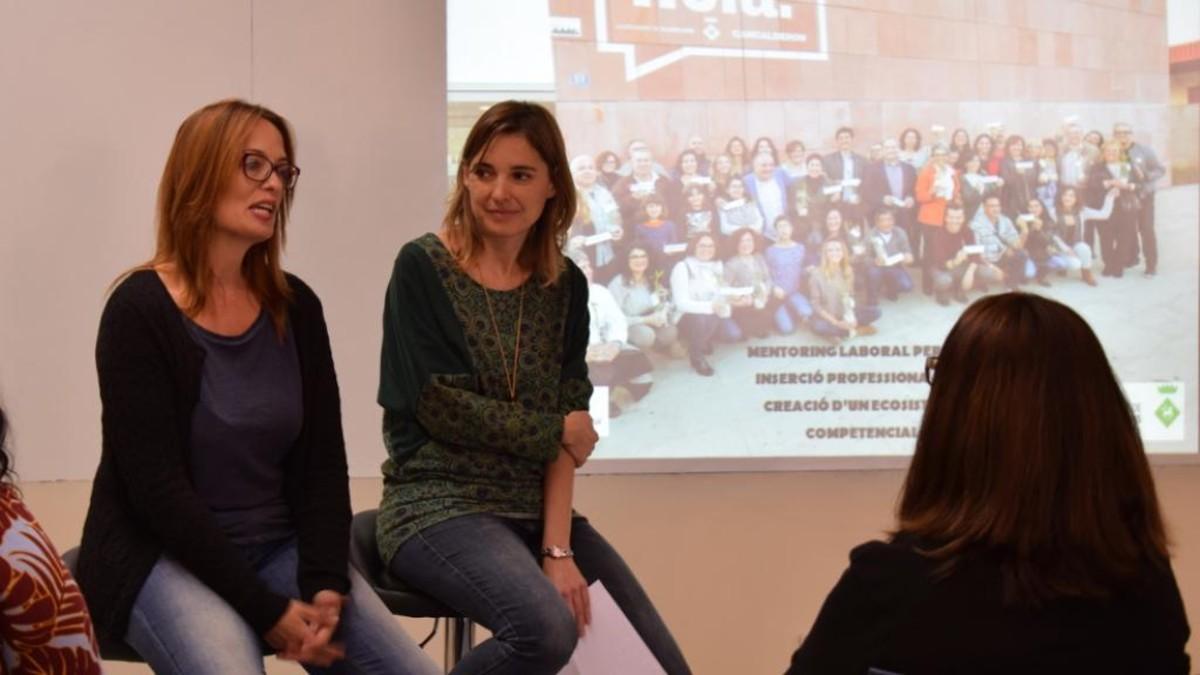 La tinent d’alcalde d’Empreses, Innovació i Ocupació i de Serveis Generals, Elena Alarcón, durant la presentació del ‘Mentoring Laboral’. 