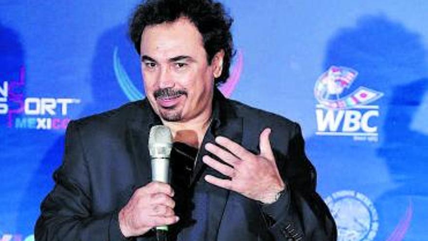Hugo Sánchez, en una entrega de premios en México. | Área 11