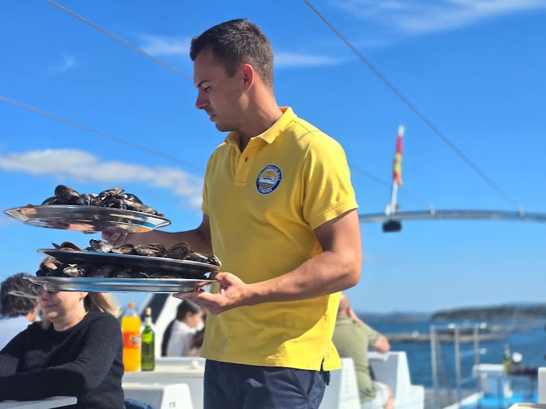 Así se disfruta de los catamaranes de O Grove.