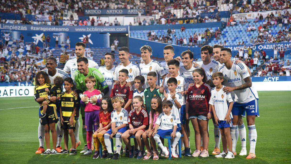 Formación inicial del Real Zaragoza el pasado sábado ante el filial del Villarreal, con los cinco canteranos (Francés, Nieto, Francho, Azón y Marc Aguado) juntos arriba.