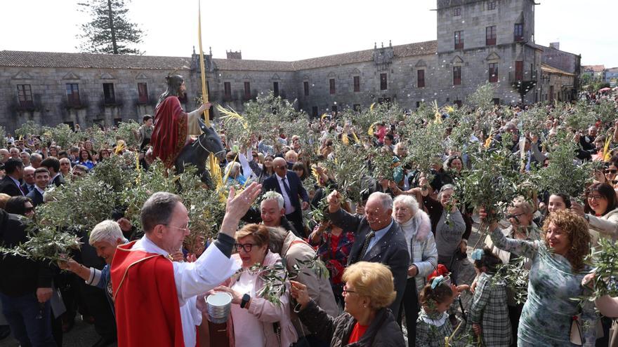 Ramos al sol para abrir por todo lo alto la Semana Santa arousana