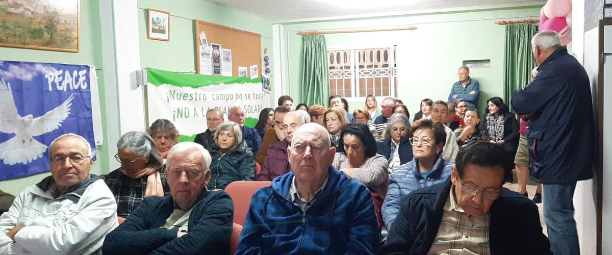 Reunión informativa sobre la tasa de basuras en la sede de la Asociación