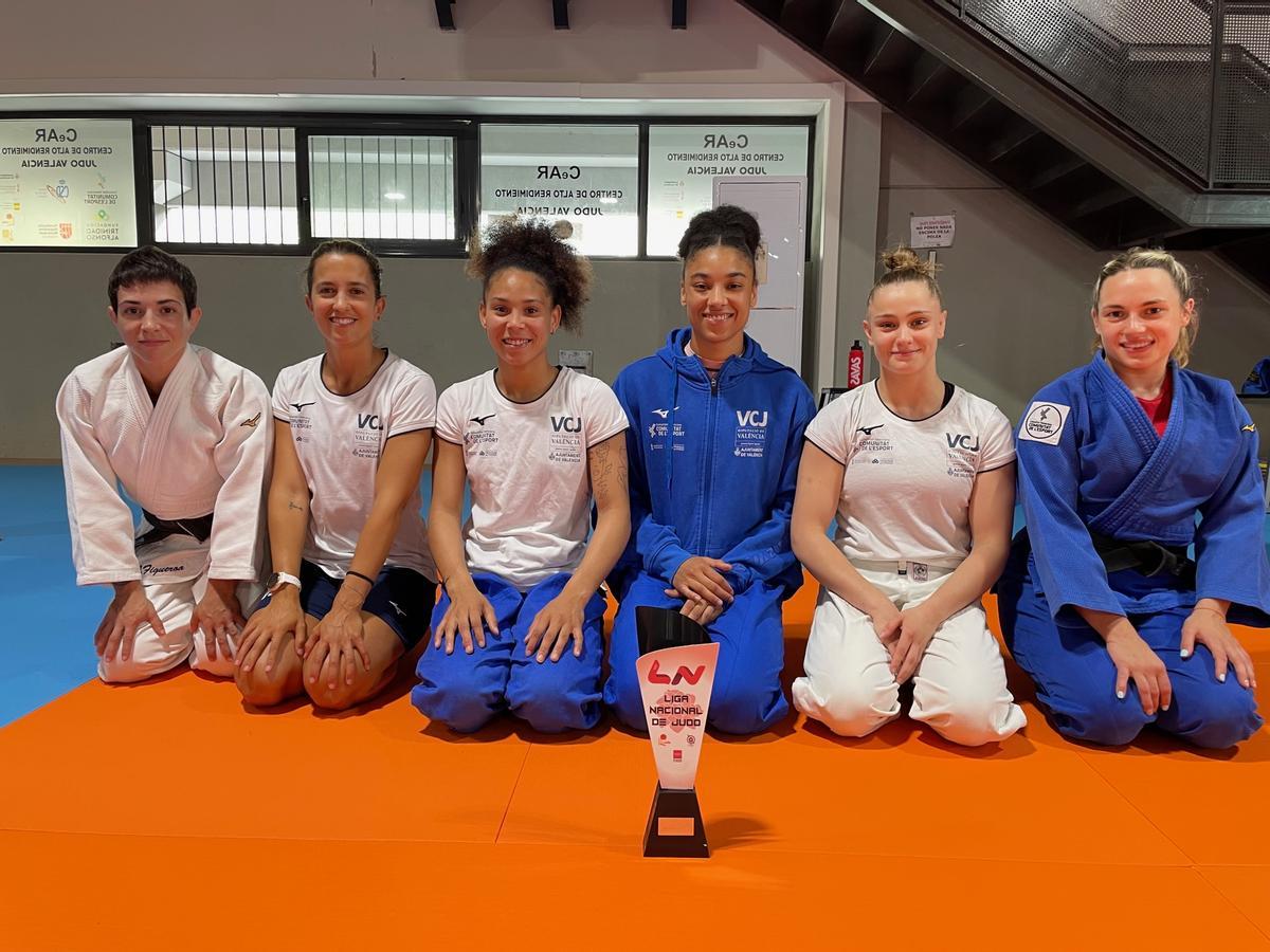 Equipo femenino del Valencia Club de Judo.