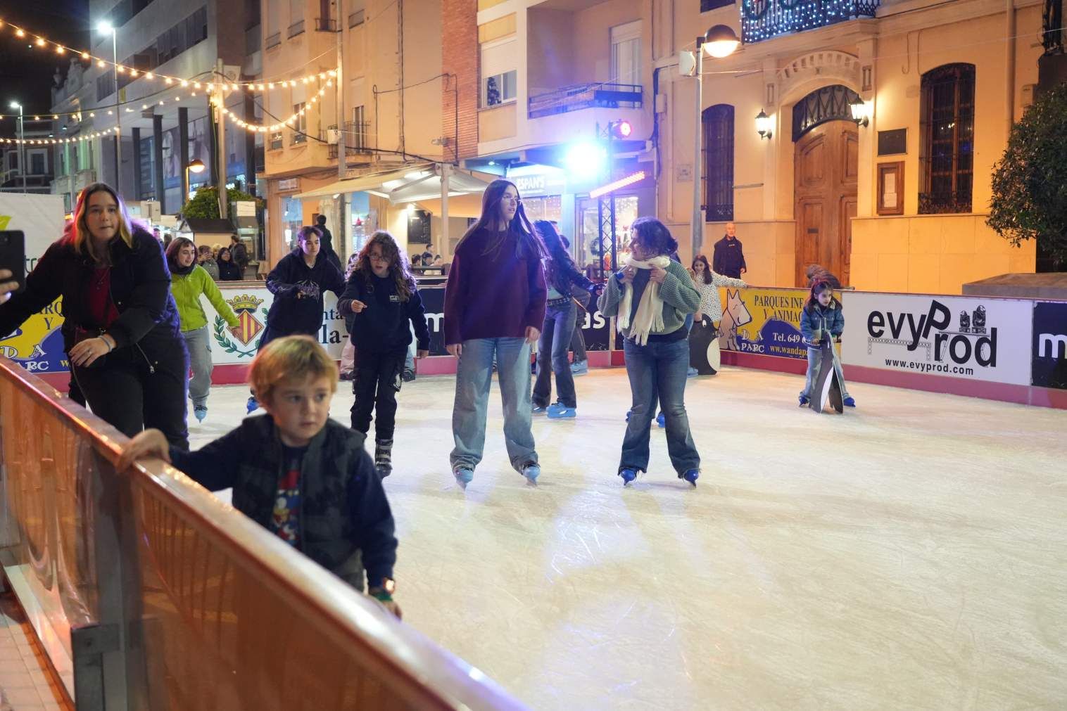 FOTOGALERÍA: Vila-real inaugura su Feria de Nadal y la Fira del Regal