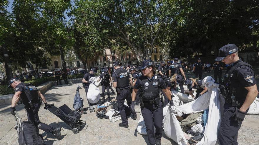 Los comerciantes condenan las agresiones a la Policía Local durante su actuación contra manteros en Palma