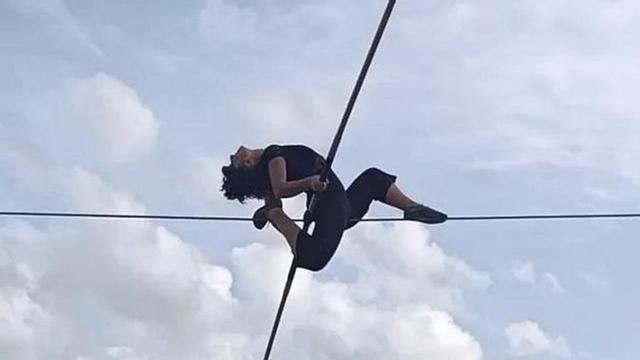 Irene de Paz se lució entre las nubes de Siétamo.