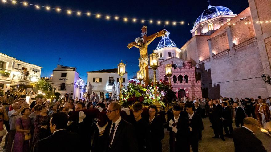 Altea sale en Procesión en honor al Cristo del Sagrario y a San Blas.