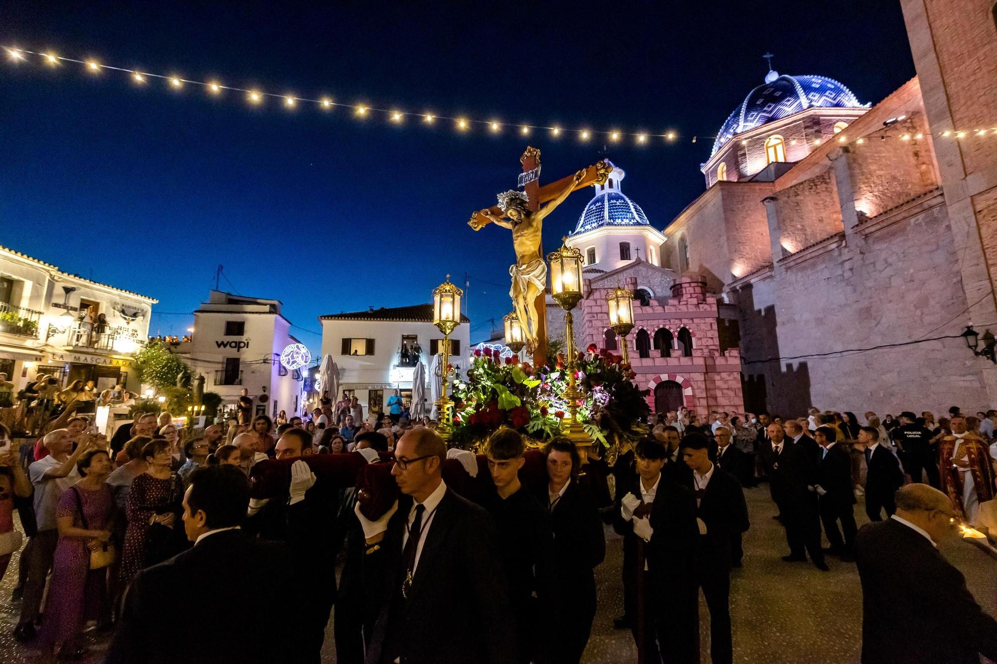 Altea sale en Procesión en honor al Cristo del Sagrario y a San Blas.