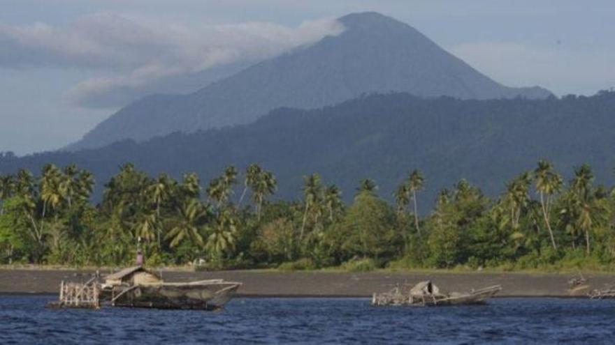 Estado de emergencia en Indonesia por un volcán de las Célebes