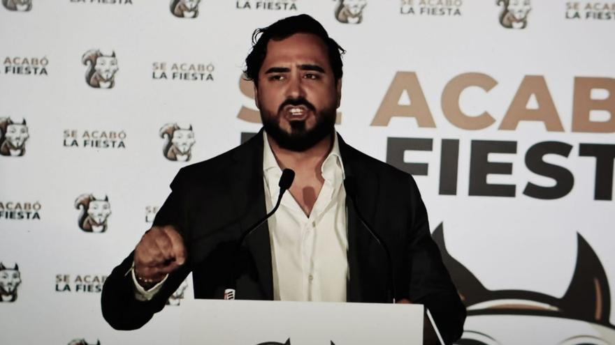El agitador ultraderechista Alvise Pérez, el domingo tras conocer el resultado electoral.  | AGENCIA EFE