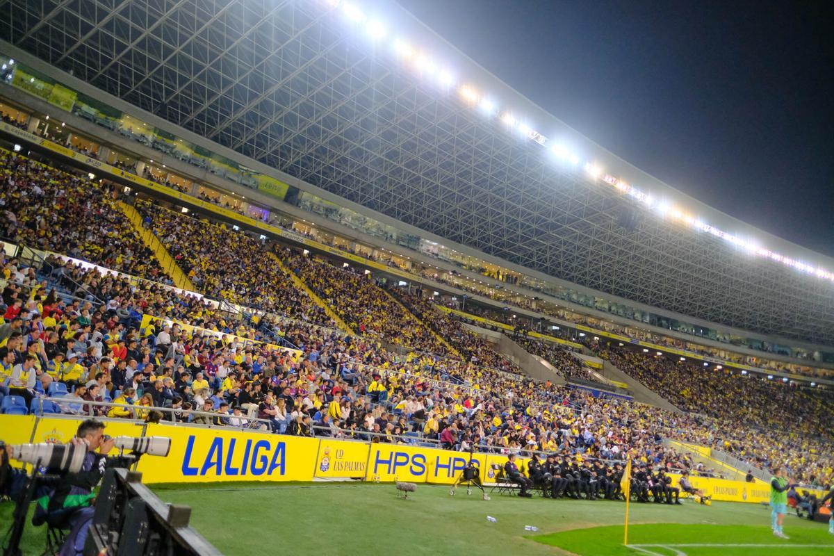 Imagen del sector de Tribuna ante la visita del Barça de Xavi Hernández.
