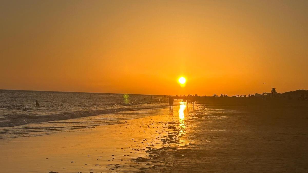 Atardecer en la playa gaditana de Rota.