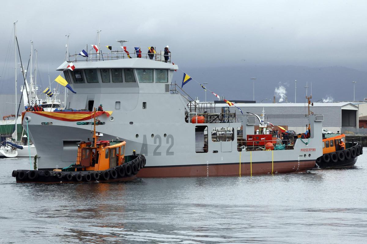 Botadura del A22 Proserpina, el nuevo buque de apoyo a buceadores de la Armada.