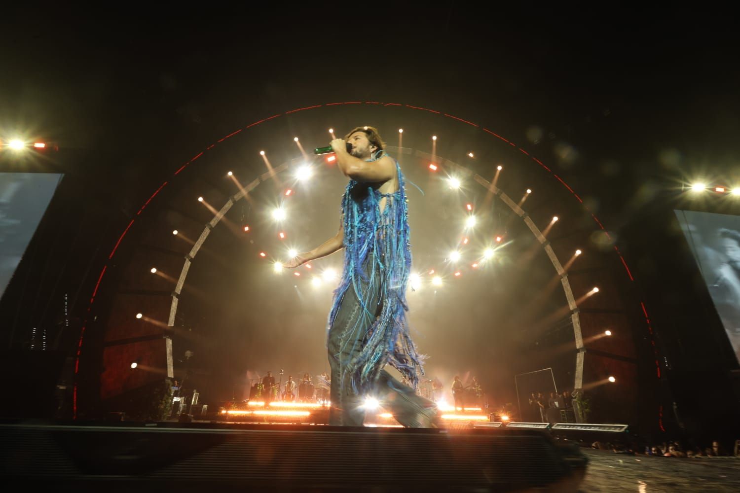 Manuel Carrasco arrebata en su concerto del Roig Arena: todas las imágenes