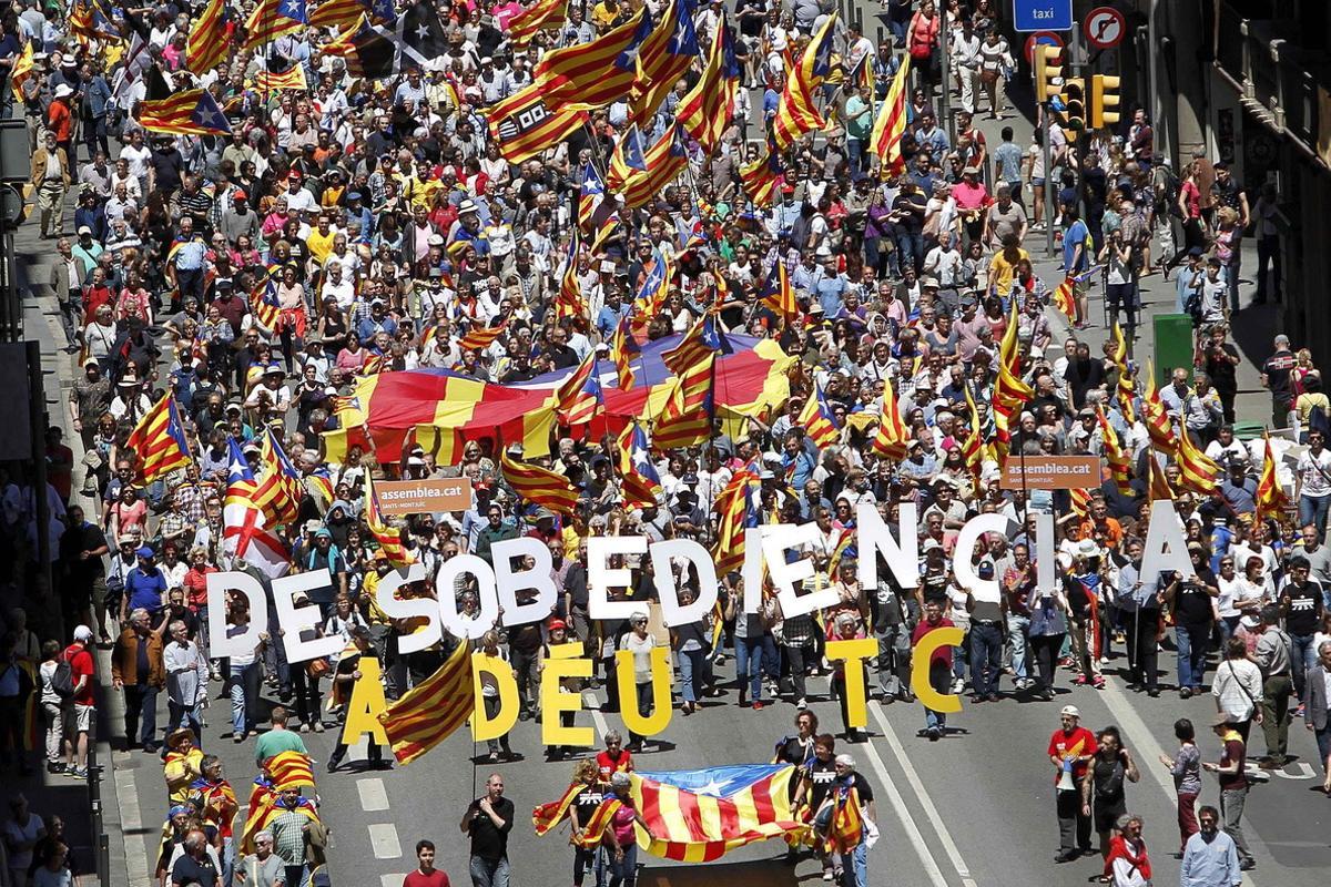 Manifestació unitària a Barcelona contra els vetos del Tribunal Constitucional