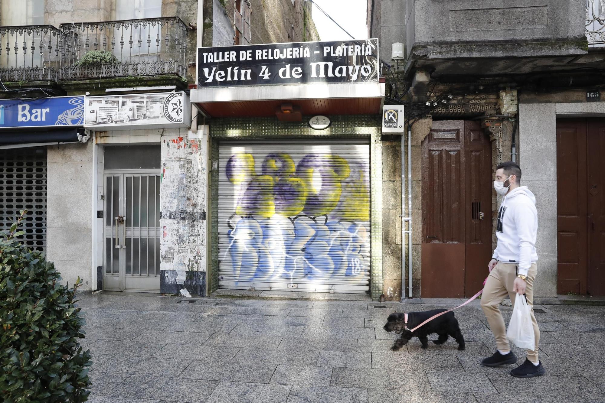 Clamor en el Calvario contra las pintadas en peatonal más transitada de Vigo