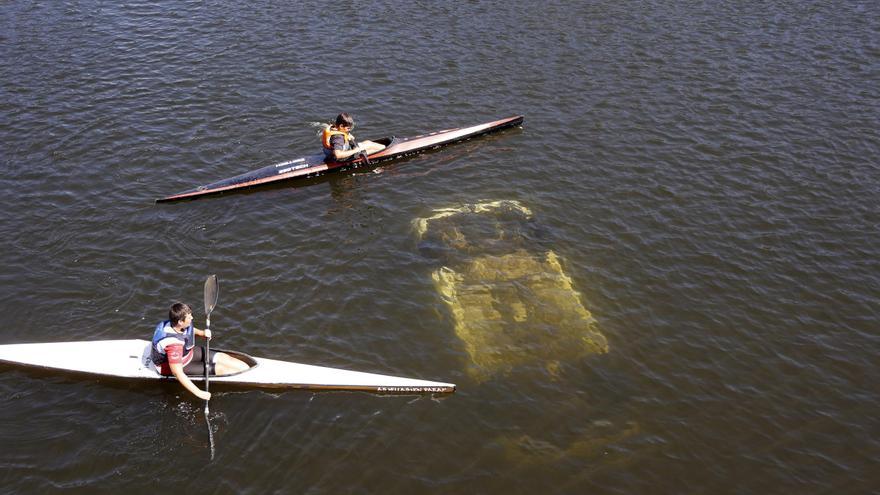 ¿Hay alguien dentro del coche que se hundió el martes en el río Ulla?