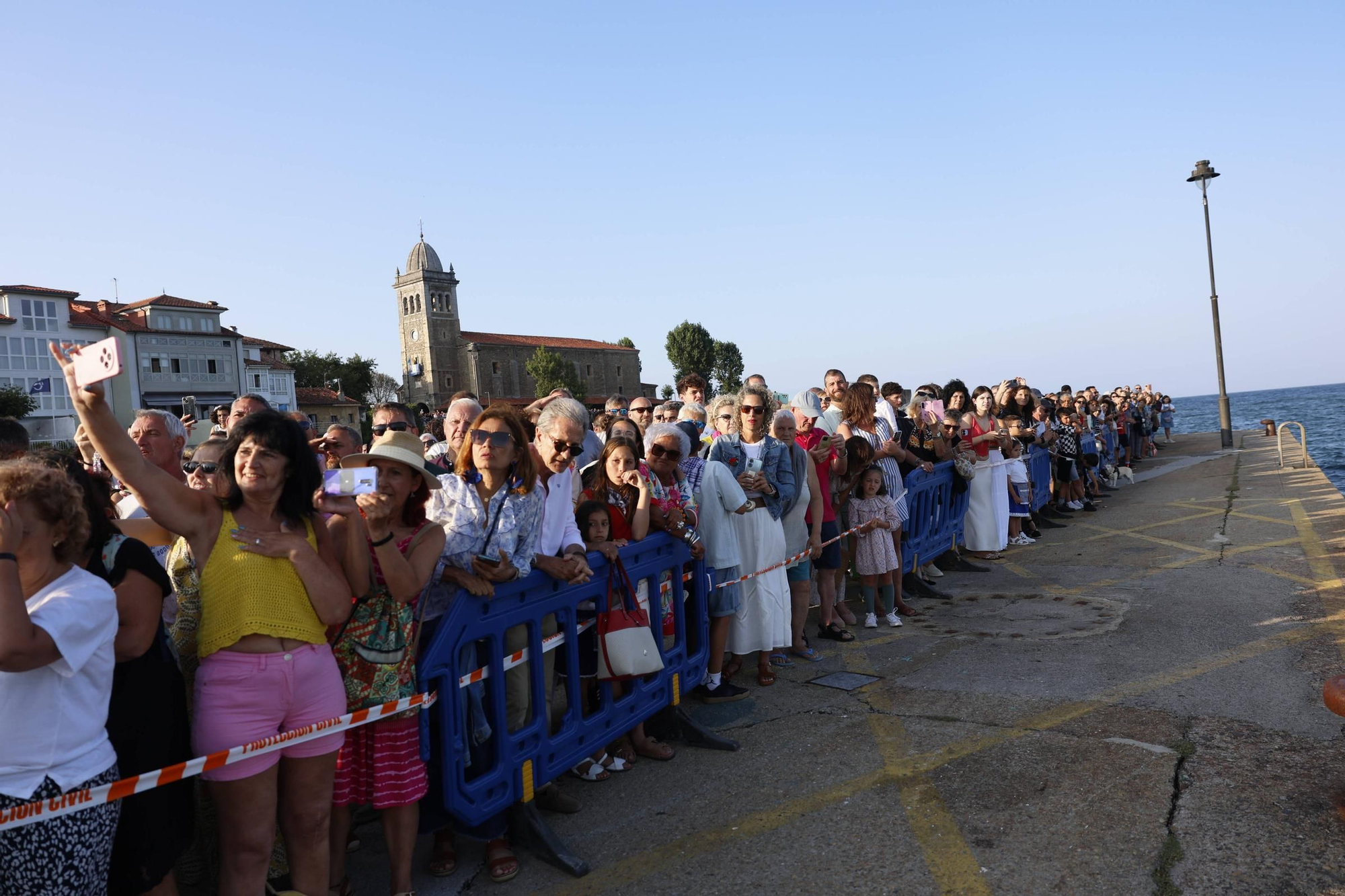 EN IMÁGENES: Multitudinaria procesión del Carmen en Luanco