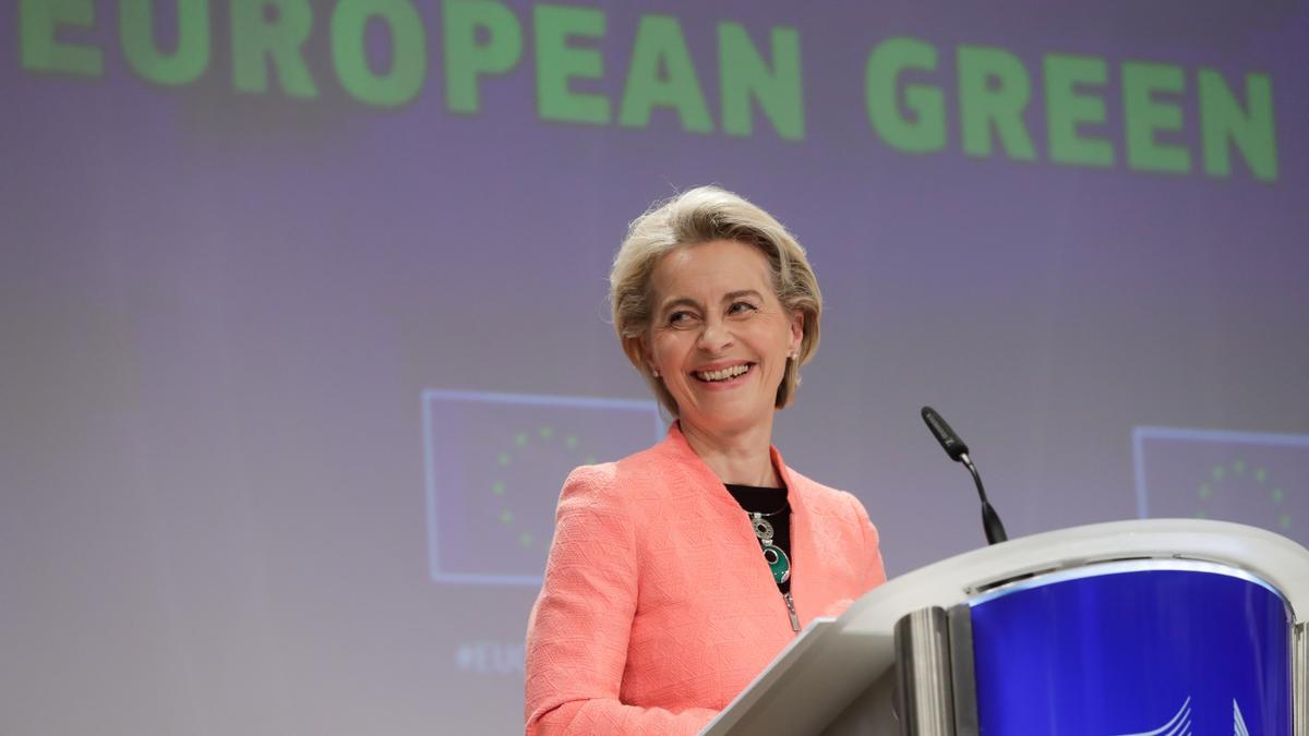 La presidenta de la Comisión Europea, Ursula von der Leyen, en la rueda de prensa en la que ha presentado el paquete 'Fit for 55' sobre reducción de emisiones de CO2.