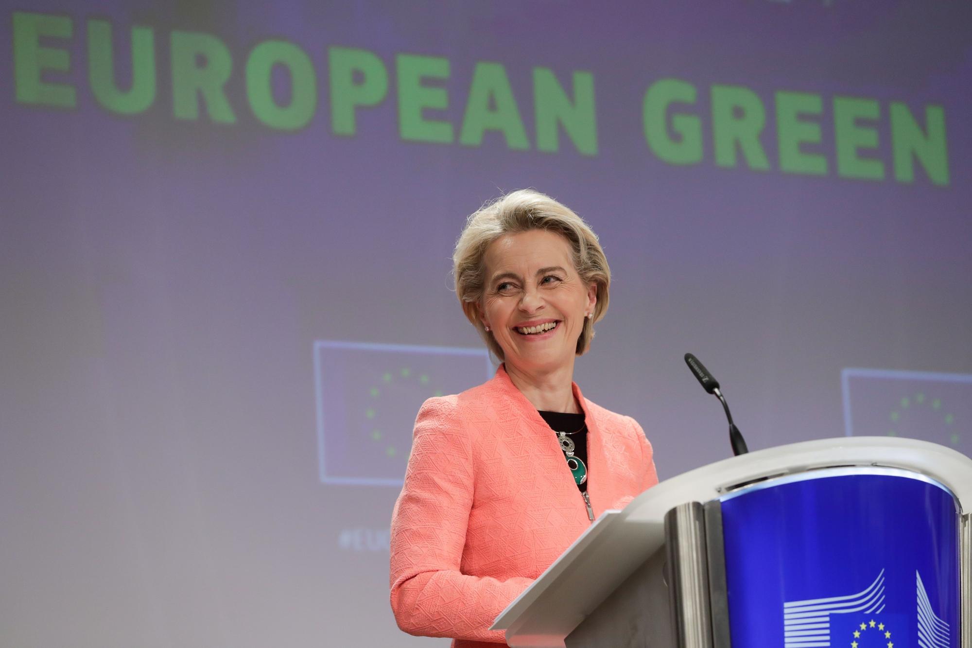 La presidenta de la Comisión Europea, Ursula von der Leyen, en la rueda de prensa en la que ha presentado el paquete 'Fit for 55' sobre reducción de emisiones de CO2.