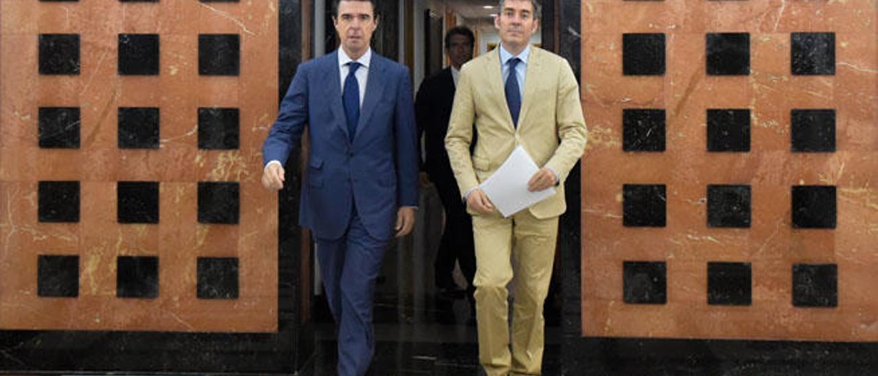 José Manuel Soria (izquierda) y Fernando Clavijo, en Presidencia.