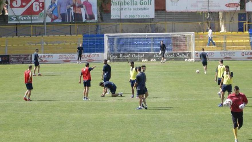 Un instante del entrenamiento de ayer en Los Arcos que se realizó a puerta cerrada.