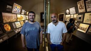 Los comisarios con Josep Maria Vila, arqueólogo e historiador, y Ricardo Conesa, historiador,en una de las salas de la exposición.