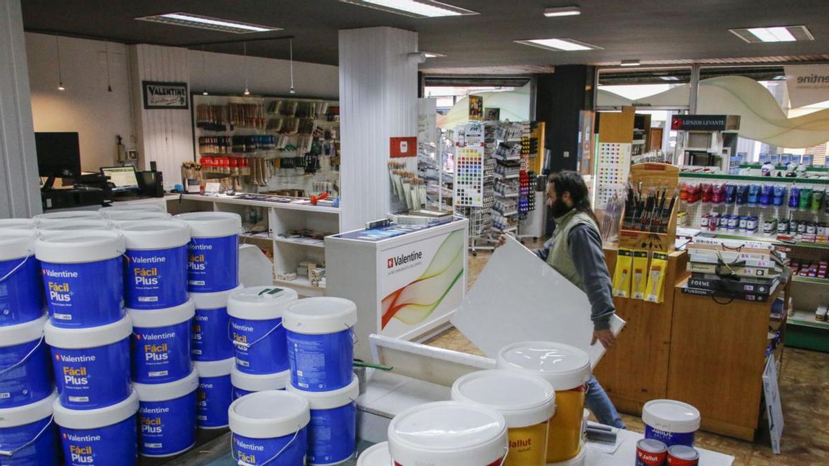 Tienda de Pinturas Mansil en el centro de Avilés.