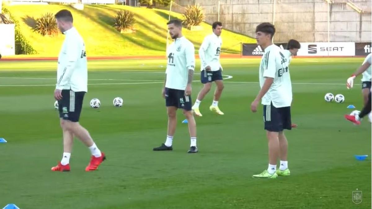 Gavi entrena con la selección española