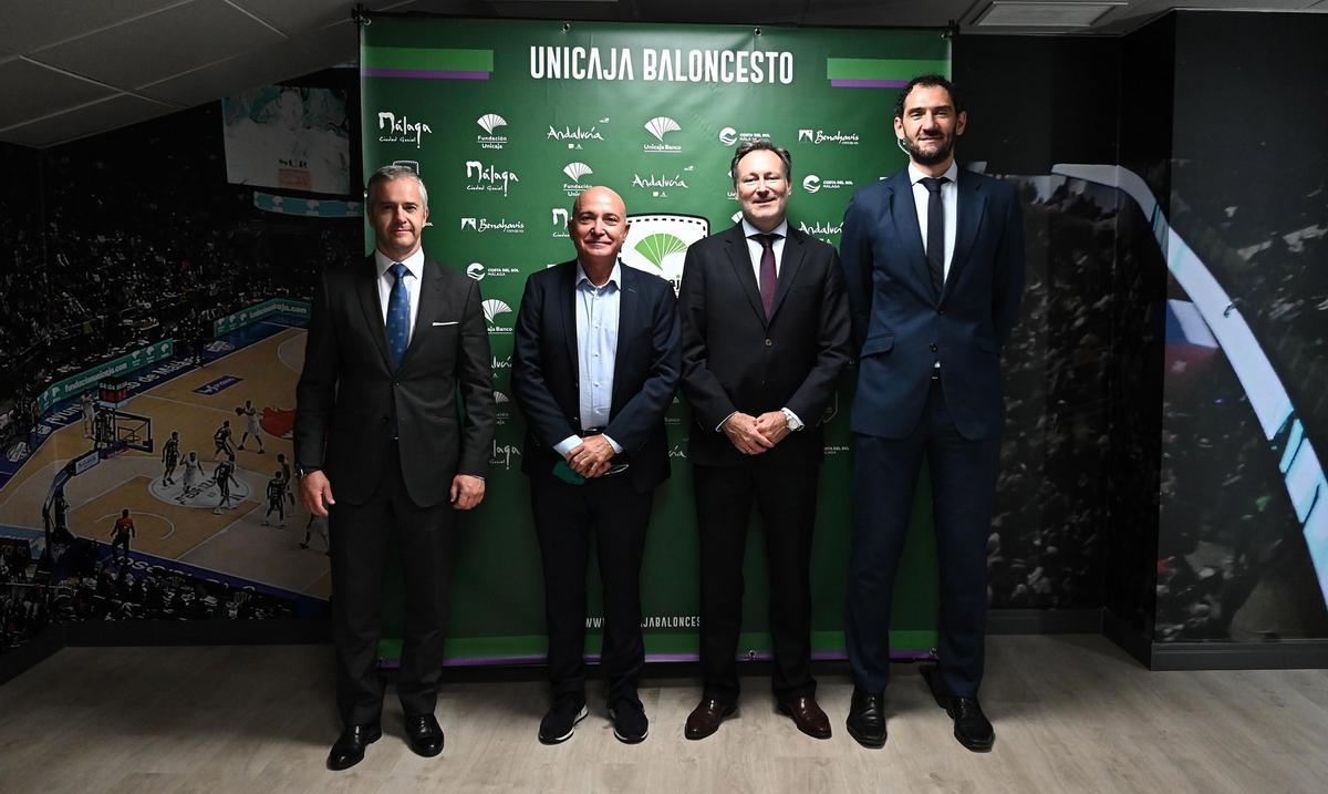 López Nieto y Comninos, CEO de la BCL, junto a Garbajosa, ahora presidente de FIBA Europa.