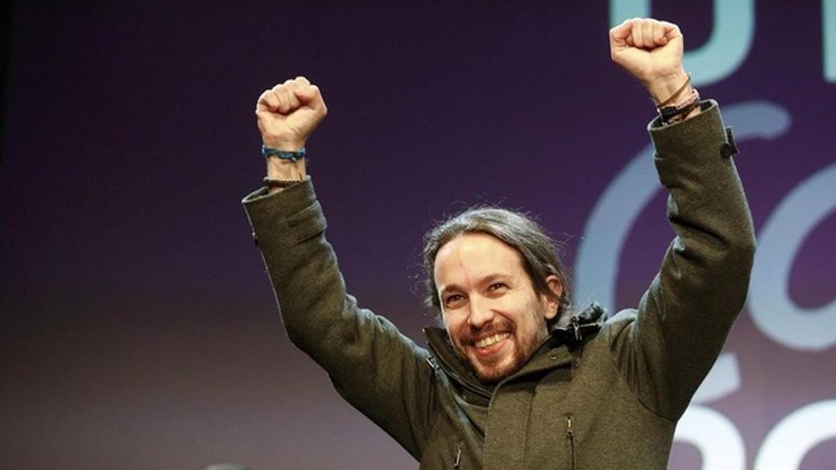 Pablo Iglesias celebra el resultado de Podemos la noche electoral.