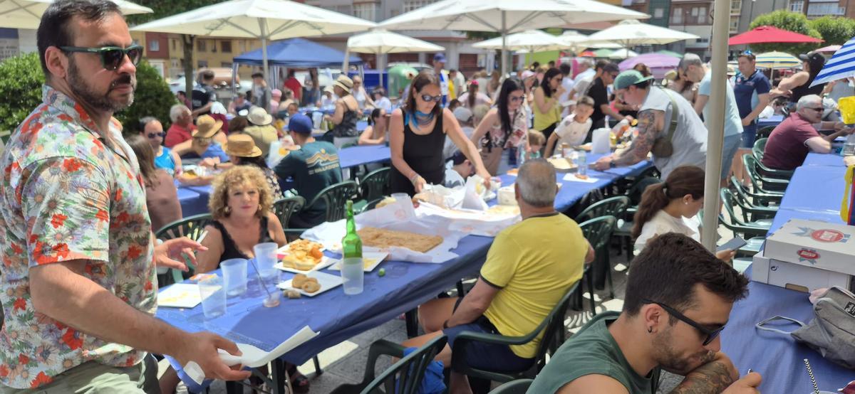 EN IMÁGENES: Villalegre se tira a la calle para cerrar las fiestas del barrio
