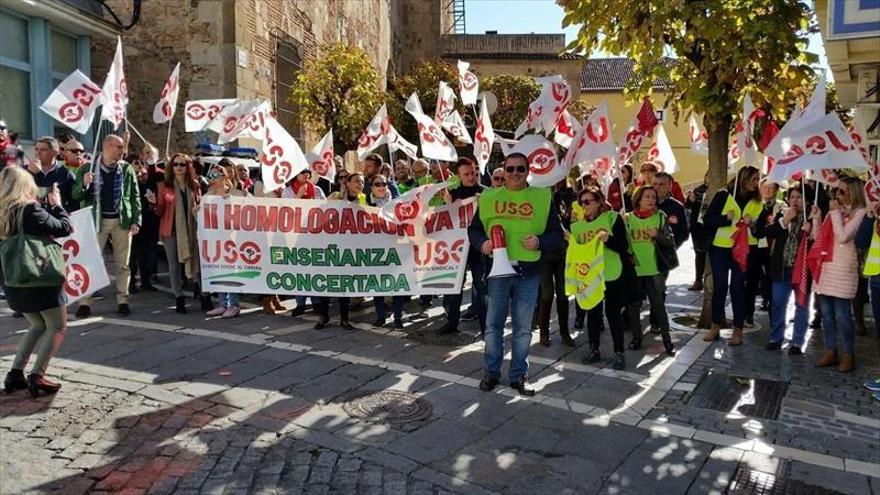 La concertada pide la homologación salarial